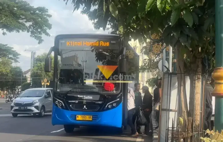 Bus TransJatim Koridor 1 saat beroperasi di wilayah Malang Raya (foto: Blok-a.com / Yogga Ardiawan)