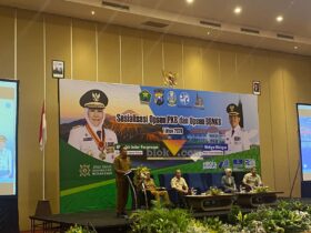 Wali Kota Malang, Wahyu Hidayat saat mensosialisasikan opsen PKB dan BBNKB di Hotel Ijen Suites (blok-a.com / Bob Bimantara Leander)