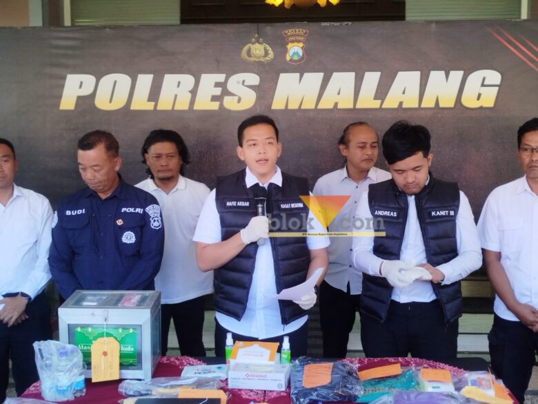 Kasatreskrim Polres Malang, AKP Hafiz Prasetia Akbar saat rilis resmi pengungkapan kasus pencurian (blok-a.com / Yogga Ardiawan)