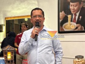 Belasan Warung Sudah Bongkar Mandiri, DLH Segera Libatkan Satpol PP Tertibkan PKL di Lahan RTH Buring (blok-a.com / Yogga Ardiawan)