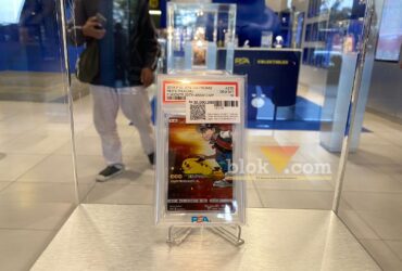 Salah satu kartu pokemon dengan harga Rp35 Juta yang ada di Kolektible Store. (blok-a.com/ M Berril Labiq)