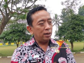 Kepala Dinas Sosial, Pemberdayaan Perempuan, Perlindungan Anak, Pengendalian Penduduk dan Keluarga Berencana (Dinsos-P3AP2KB) Kota Malang Donny Sandito saat diwawancarai awak media (blok-a.com / Yogga Ardiawan)