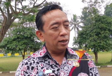Kepala Dinas Sosial, Pemberdayaan Perempuan, Perlindungan Anak, Pengendalian Penduduk dan Keluarga Berencana (Dinsos-P3AP2KB) Kota Malang Donny Sandito saat diwawancarai awak media (blok-a.com / Yogga Ardiawan)