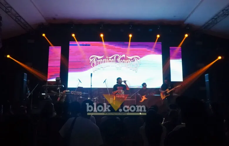 Penampilan band Tropical Forest (Malang) di acara Sound for Earth, Sabtu (31/5/2026) (foto: Blok-a.com/Ovan Z.)