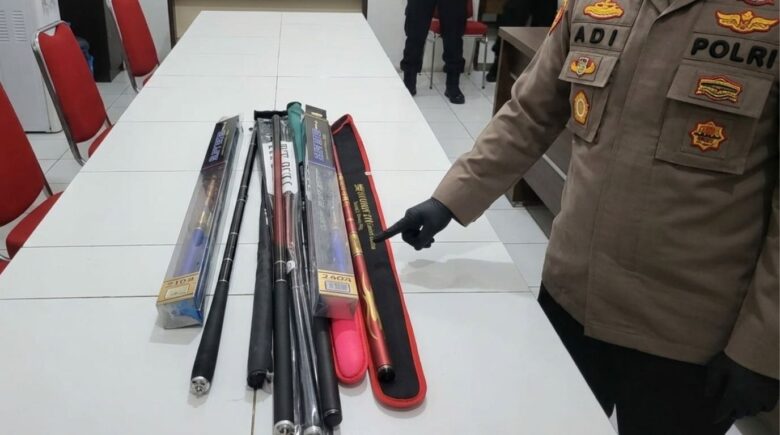Barang bukti yang berhasil diamankan saat pencurian dengan modus matikan CCTV di Kecamatan Wagir, Kabupaten Malang (Humas Polres)