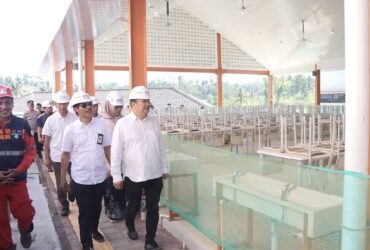 Sekda Kabupaten Malang, Budiar bersama tim Kementerian Sosial RI saat meninjau pembangunan sekolah rakyat di Desa Srigonco, Kecamatan Bantur (Prokopim)