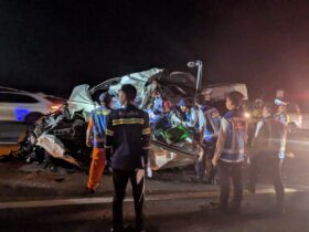 HiAce Tabrak Belakang Truk di Tol Pandaan-Malang ruas 76.600 A, Tiga Penumpang Tewas (Istimewa)