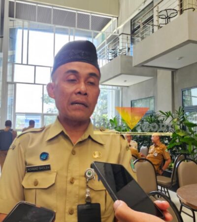 Kepala Bagian Kesejahteraan Masyarakat (Kesra) Sekretariat Daerah Kota Malang, Achmad Sholeh, saat diwawancarai awak media (blok-a.com / Yogga Ardiawan)