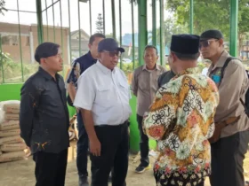 Direktur Jenderal Lahan dan Irigasi Pertanian Kementerian Pertanian, Hermanto saat meninjau Program Upland Project yang dijalankan Kementerian Pertanian di Desa Tawangsari, Kecamatan Pujon, Kabupaten Malang (foto: istimewa)
