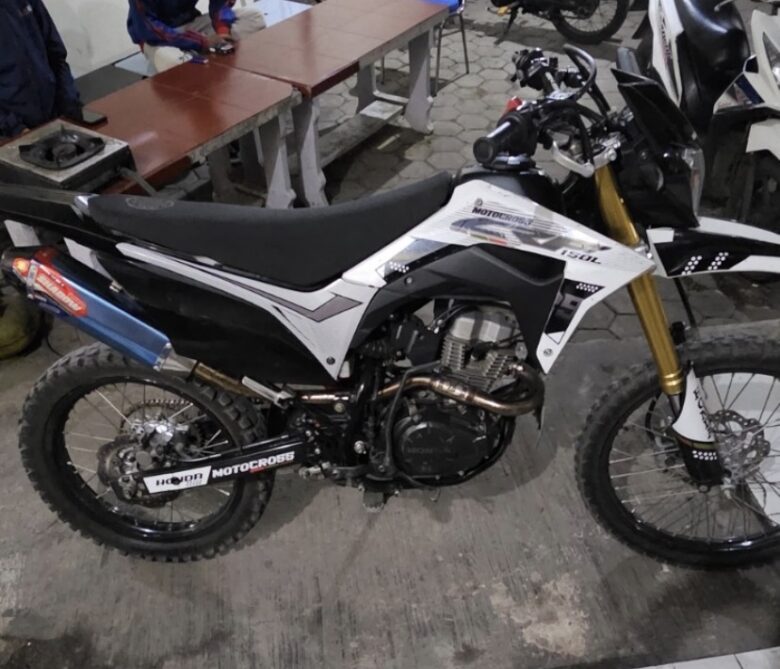 Kepergok Curi Motor Trail, Dua Pelaku Curanmor di Gondanglegi Babak Belur Diamuk Warga