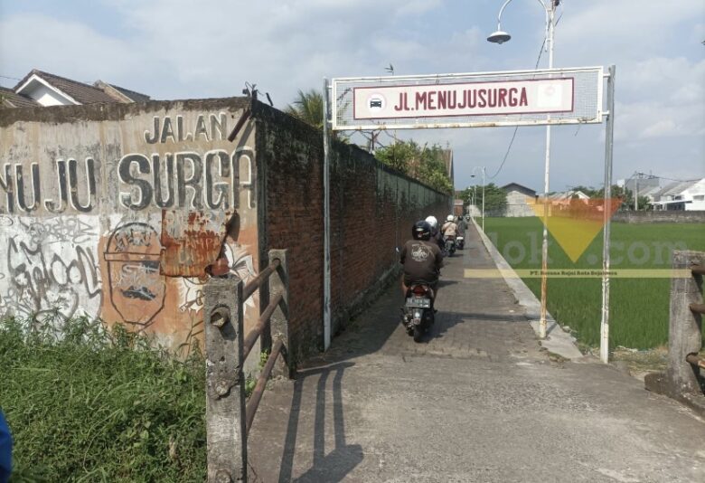 Jalan Menuju Surga di Blimbing Ternyata Dibangun dari Hasil Jimpitan Beras Warga