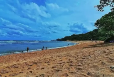 Pantai Ngliyep, yang terletak di Kabupaten Malang (foto: Tripadvisor)
