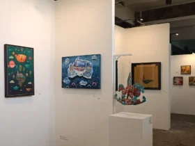 Beberapa karya terpajang di dinding ruang pameran Bromopedia (foto: dok: Bromopedia)