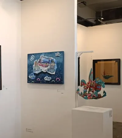 Beberapa karya terpajang di dinding ruang pameran Bromopedia (foto: dok: Bromopedia)
