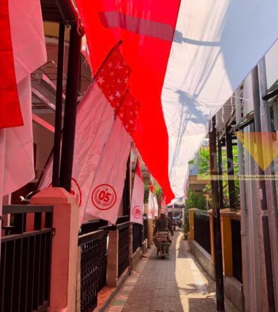 Semarak HUT RI, Warga Bareng Kartini Bentangkan Bendera Merah Putih 81 Meter malang