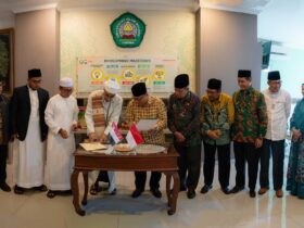 Proses penandatanganan MoU UNISMA dan Tarim Islamic University Yaman. (Humas Unisma)