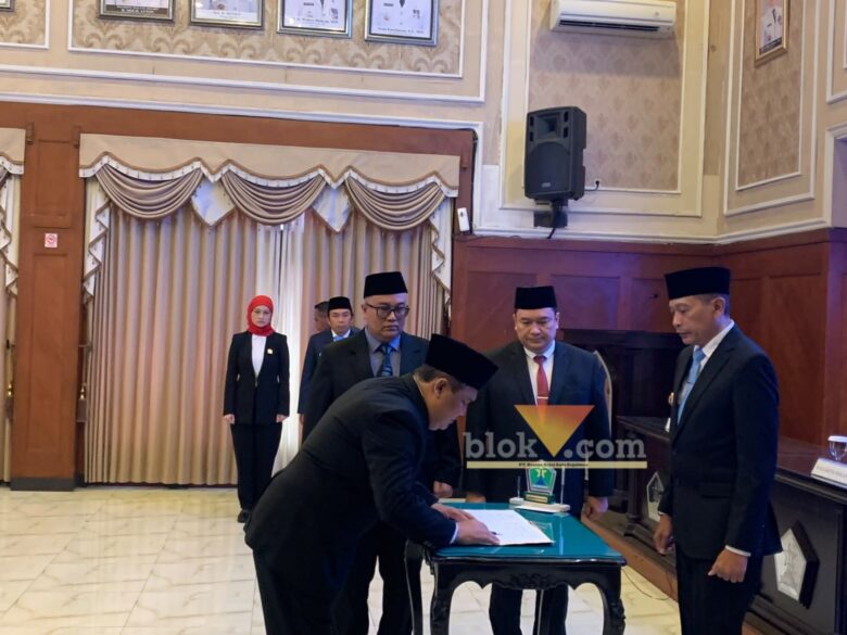 Pelantikan Pj Sekda Kota Malang, Dandung Djulharjanto oleh Wali Kota Malang, Wahyu Hidayat (blok-a.com / Bob Bimantara Leander)
