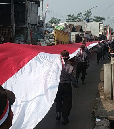 Bendera Merah Putih 81 Meter Diarak 8 Kilometer, Warga Bumiayu Semarakkan HUT ke-81 RI (Istimewa)