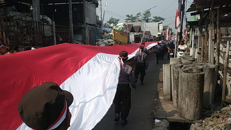 Bendera Merah Putih 81 Meter Diarak 8 Kilometer, Warga Bumiayu Semarakkan HUT ke-81 RI (Istimewa)