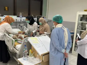 Anak 3 tahun yang kritis karena diduga dianiaya, sedang memperoleh perawatan di RSSA Kota Malang (foto: Polresta Malang Kota)