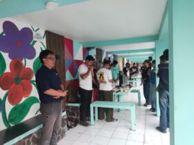 Doa bersama mahasiswa UIBU untuk korban bencana NTT, Jumat (28/8/2026) (dok. Humas UIBU)