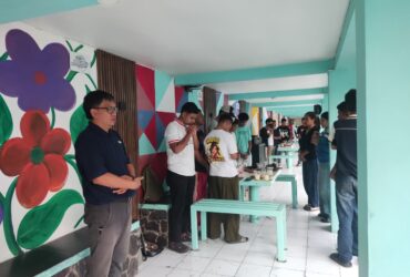 Doa bersama mahasiswa UIBU untuk korban bencana NTT, Jumat (28/8/2026) (dok. Humas UIBU)