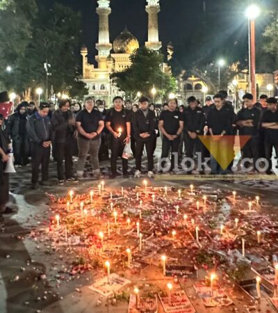 BEM Malang Raya menggelar aksi “Doa untuk Ibu Pertiwi” di Alun-Alun Merdeka Kota Malang, Jumat (28/8/2026) malam. (blok-a.com / M Berril Labiq)
