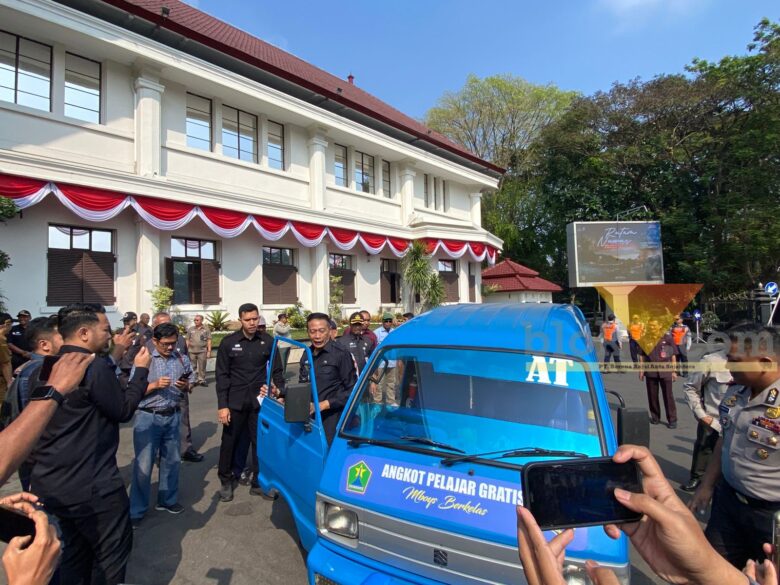 Angkot Pelajar Gratis dilaunching di Kota Malang (blok-a.com/Bob Bimantara Leander)