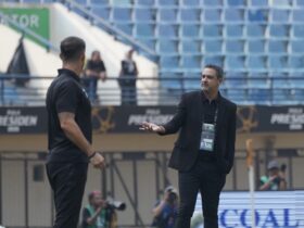 Pelatih Arema Siap Hadapi Persebaya di Derbi Panas. (Arema FC)