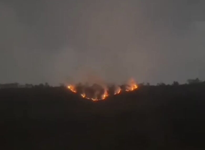 Api Berkobar di Lereng Kaldera Tengger, Akses Jemplang Bromo Ditutup Sementara