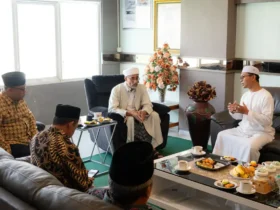 Rektor Unisma Prof. Junaidi bersama jajaran Tarim Islamic University dalam pertemuan kerja sama bidang akademik (foto: Humas Unisma)