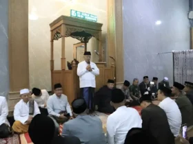 Bupati Malang, Sanusi usai salat subuh berjemaah dalam program Suling di Ngantang, Kabupaten Malang (foto: dokumen Prokopim Kabupaten Malang)