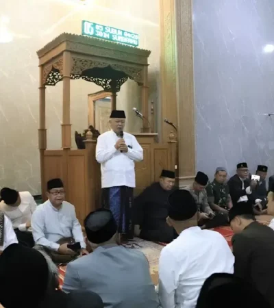 Bupati Malang, Sanusi usai salat subuh berjemaah dalam program Suling di Ngantang, Kabupaten Malang (foto: dokumen Prokopim Kabupaten Malang)