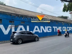 Tulisan “Malang The Glory Land” kembali menghiasi tembok mural di Jalan Arif Rahman Hakim, Kota Malang (foto: Blok-a.com/Yogga Ardiawan)