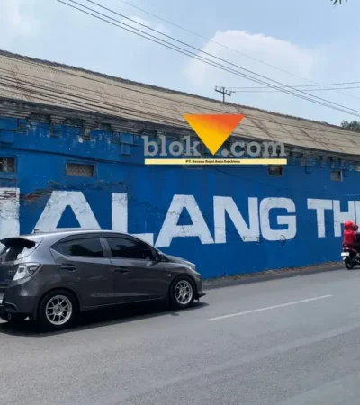 Tulisan “Malang The Glory Land” kembali menghiasi tembok mural di Jalan Arif Rahman Hakim, Kota Malang (foto: Blok-a.com/Yogga Ardiawan)
