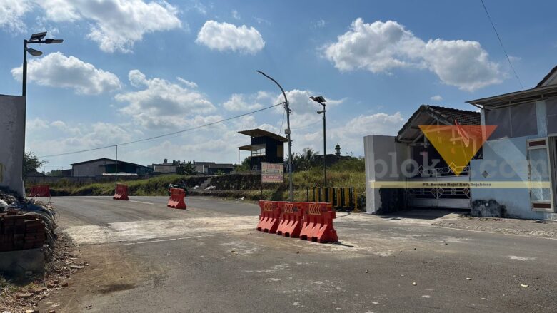 Suasana lokasi bekas tembok di Perumahan Griya Shanta yang bisa diakses kembali, Kamis (27/8/2026) (blok-a/Berril Labiq)