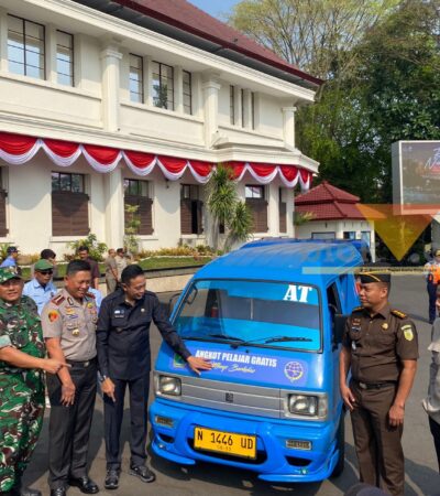 Wali Kota Malang, Wahyu Hidayat saat launching program Angkot Pelajar Gratis bersama Forkopimda, Senin (31/8/2026) (blok-a/Bob Bimantara Leander)