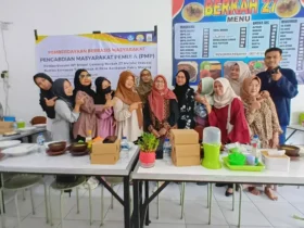 Tim dosen dan mahasiswa STMIK PPKIA Pradnya Paramita (STIMATA) Malang dalam Program Pemberdayaan Masyarakat Pemula (PMP) 2026 yang dilaksanakan di IRT Empal Gentong Berkah 27 di Desa Asrikaton, Kecamatan Pakis, Kabupaten Malang (foto: istimewa)