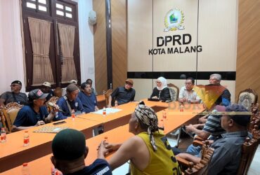 Suasana audiensi sopir angkot di DPRD Kota Malang terkait Trans Jatim, Senin (28/9/2026) (blok-a.com/Bob Bimantara Leander)