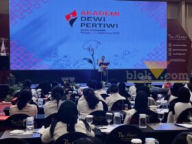 caption:%20Wakil%20Wali%20Kota%20Malang%20Ali%20Muthohirin%20memberikan%20arahan%20di%20acara%20Akademi%20Dewi%20Pertiwi,%20Minggu%20(27/9/2026)%20(blok-a.com/Bob%20Bimantara%20Leander)