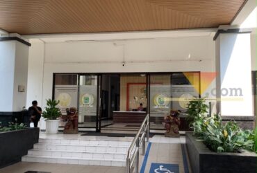 Suasana di depan DPRD Kabupaten Malang (blok-a.com/Yogga Ardiawan)
