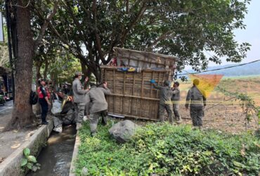 Caption: Lapak buah dibongkar di Kecamatan Kedungkandang, Kota Malang, Selasa (29/9/2026) (dok. Satpol PP Kota Malang for blok-a.com)