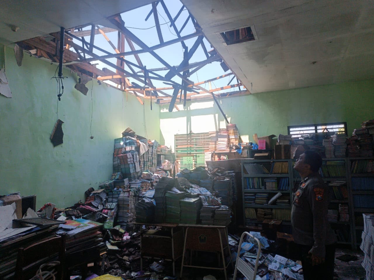 Ruang Perpustakaan SMPN 7 Kota Malang Terbakar, Api Diduga Berasal dari Tumpukan Kayu