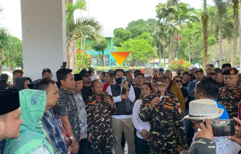 Ketua PC Ansor Kabupaten Malang, Gus Rozi duga ada kepentingan pribadi di balik polemik Bendungan Lahor (foto: blok-a.com/Yogga Ardiawan)