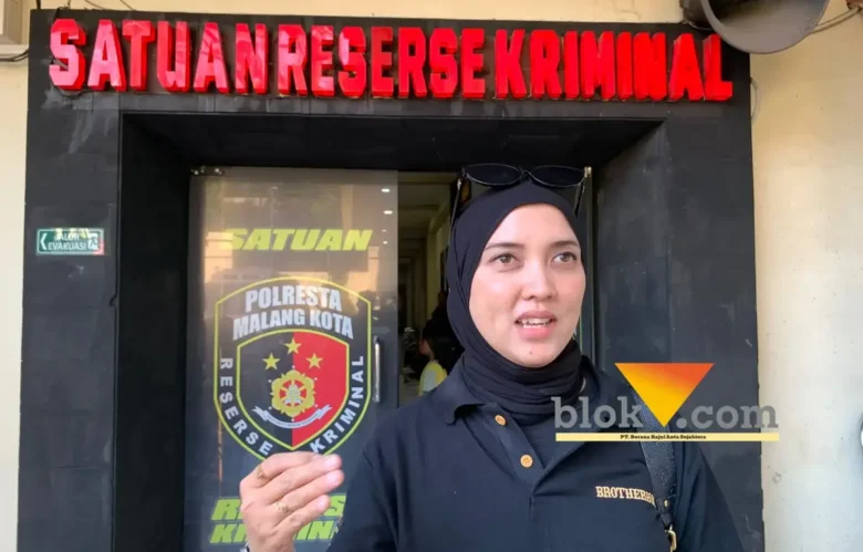 Kuasa hukum korban, Lilik Yuliana saat membuat laporan tambahan enam siswa yang mengalami dugaan kekerasan (blok-a.com / Yogga Ardiawan)