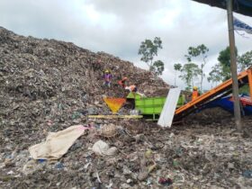 Tumpukan sampah yang berada di TPA Paras, Poncokusumo Kabupaten Malang (blok-a.com / Yogga Ardiawan)