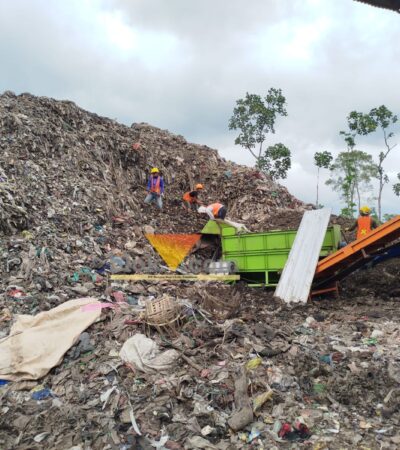 Tumpukan sampah yang berada di TPA Paras, Poncokusumo Kabupaten Malang (blok-a.com / Yogga Ardiawan)