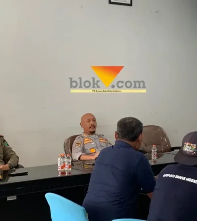 Kadishub Kota Malang, Widjaja Saleh Putra didampingi Kasatpol PP Kota Malang, Prayitno saat audiensi dengan sopir angkot di Kantor Dishub Kota Malang, Senin (28/9/2026) (foto: blok-a.com/Bob Bimantara Leander)