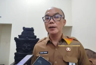 Kepala Dinas Pekerjaan Umum Bina Marga Kabupaten Malang, Khairul Isnaidi Kusuma saat diwawancarai awak media (foto: blok-a.com / Yogga Ardiawan)