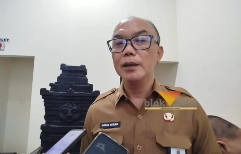 Kepala Dinas Pekerjaan Umum Bina Marga Kabupaten Malang, Khairul Isnaidi Kusuma saat diwawancarai awak media (foto: blok-a.com / Yogga Ardiawan)